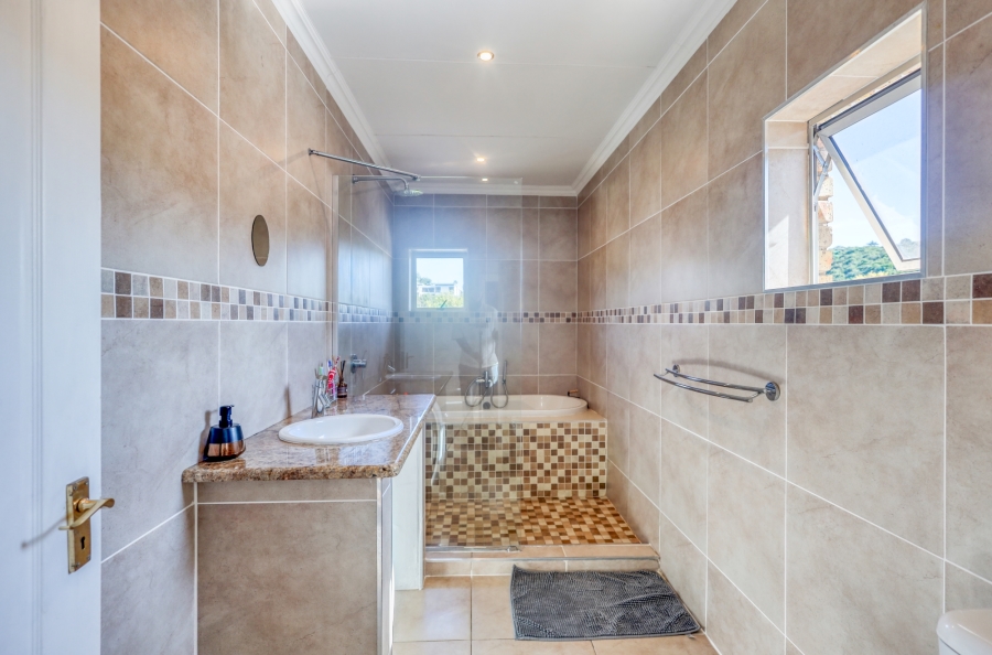 3 Bedroom Property for Sale in Beacon Bay North Eastern Cape